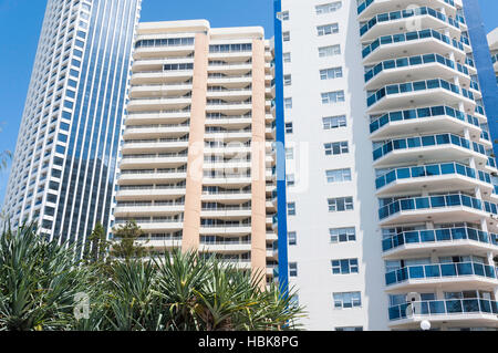 Edifici di appartamenti dall'Esplanade, Surfers Paradise, Città di Gold Coast, Queensland, Australia Foto Stock