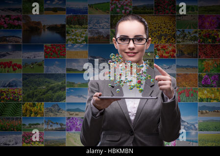 La donna nel mondo il concetto di viaggio Foto Stock