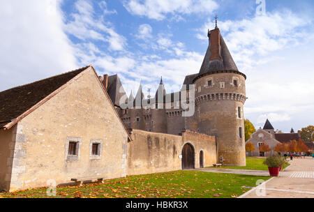 Fougeres-sur-Bievre, Francia - 6 Novembre 2016: facciata del Chateau de Fougeres-sur-Bievre, medievale castello francese nella Valle della Loira. Essa fu costruita in Foto Stock