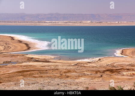 Giordania: vista sul Mar Morto con montagne da Israele in background Foto Stock