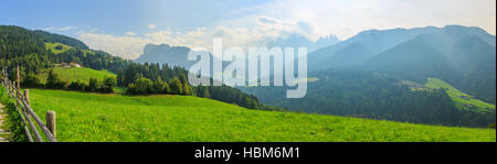 Alpine, alpi, sfondo, bella chiesa, dolomite Dolomite, famoso,l'Italia, Foto Stock