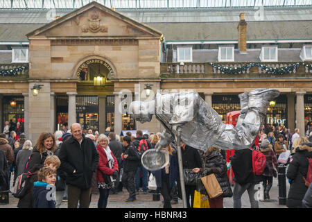 Street entertainer busker, covent garden, Londra Foto Stock