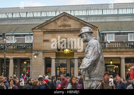 Street entertainer busker, covent garden, Londra Foto Stock