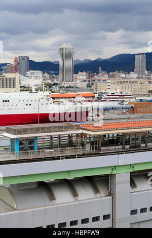 Traghetto, la città di Kobe, isola di Honshu, Giappone, Asia Foto Stock