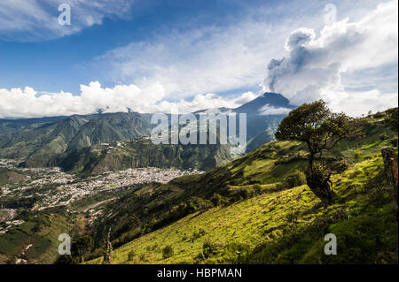 Eruzione del vulcano Tungurahua, Cordillera Occidental delle Ande Centrali di Ecuador, Sud America Foto Stock