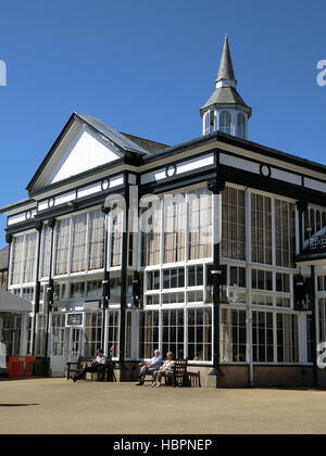 Pavilion Cafe, il Pavilion Gardens, Buxton, Derbyshire, England, Regno Unito Foto Stock