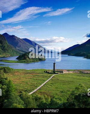 Loch Shiel e il Monumento di Glenfinnan, vicino a Fort William, Highlands, Scotland, Regno Unito Foto Stock