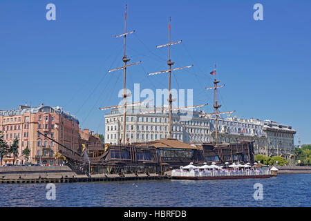 Tall Ship con tre ristoranti fluttuanti su a San Pietroburgo, Russia. Foto Stock