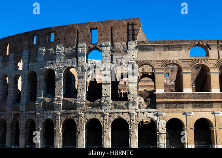 Grande Colosseo romano ( Colosseo Colosseo ), noto anche come l'Anfiteatro flaviano. . Roma. L'Italia. Europa Foto Stock