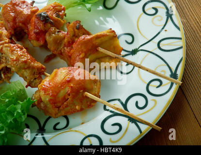 Shish Tawook grigliate tradizionali di Pollo Marinato, Pollo shish kebab di cucina medio orientale Foto Stock