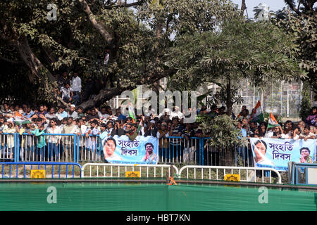 Kolkata, India. 06 Dic, 2016. All India Trinamool Congress cella di minoranza osservare Sanhati Diwas o integrazione nazionale giorno in occasione del XXIV anniversario della Babari Masjid demolizione in Kolkata. I membri di diverse religioni prendere parti in questo rally. © Saikat Paolo/Pacific Press/Alamy Live News Foto Stock