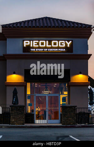 Un Pieology ristorante pizzeria a Wheeler Ridge California all'incrocio delle autostrade Interstate 5 e California 99 Foto Stock