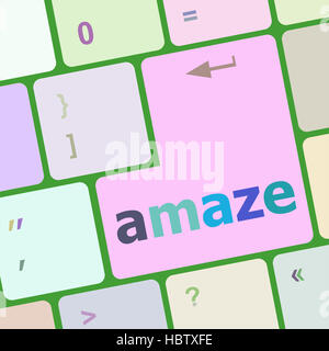 Amaze pulsante sul computer moderno tasto della tastiera Foto Stock