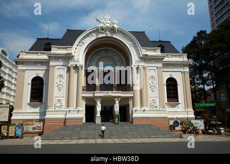 Storico Teatro Comunale di Ho Chi Minh (aka Saigon Opera House), la città di Ho Chi Minh (Saigon), Vietnam Foto Stock