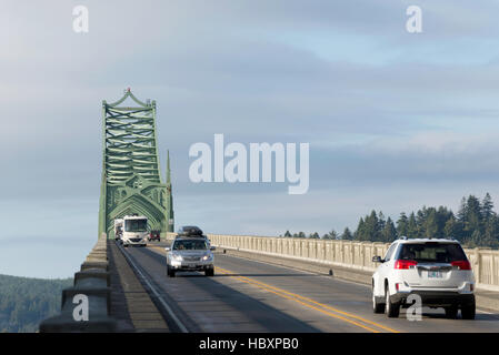 Conde McCullough Memorial Bridge sull'Autostrada 101 sulla costa dell'Oregon. Foto Stock