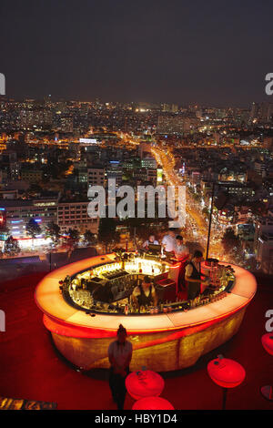 Chill Skybar al crepuscolo, Ho Chi Minh (Saigon), Vietnam Foto Stock