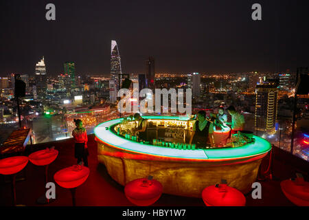 Chill Skybar al crepuscolo, Ho Chi Minh (Saigon), Vietnam Foto Stock