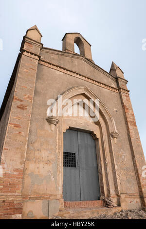 La piccola cappella e la montagna vicino al monastero di Montserrat in Catalogna Foto Stock