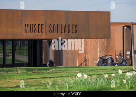 Musée Soulages, Soulages museo, progettato dagli architetti catalano RCR associato Passelac & Roques, Rodez, Aveyron, Foto Stock