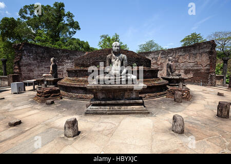 Statue di Buddha in Vatadaga, terrazza, dente reliquia, Dalada Maluwa, antica città reale, città sacra, Polonnaruwa Foto Stock