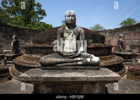 Statue di Buddha in Vatadaga, terrazza, dente reliquia, Dalada Maluwa, antica città reale, città sacra, Polonnaruwa Foto Stock