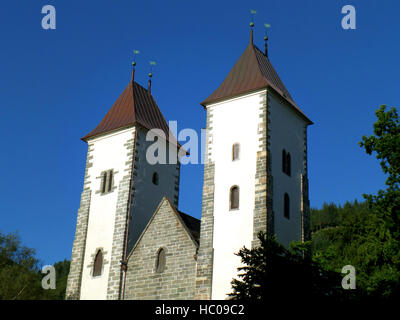 Il rimanente più antico edificio medievale in Bergen, Chiesa di Santa Maria, contro vibrante blu cielo, Hordaland county di Norvegia Foto Stock