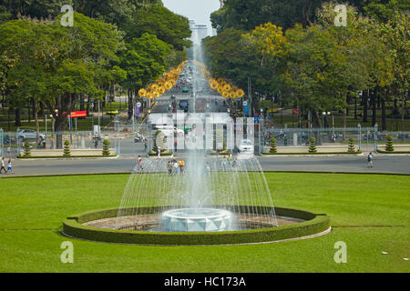 Fontana al Palazzo della Riunificazione (ex Palazzo indipendenza), la città di Ho Chi Minh (Saigon), Vietnam Foto Stock