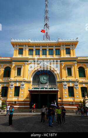 Centro storico di Post Office progettata da Gustave Eiffel, Città di Ho Chi Minh (Saigon), Vietnam Foto Stock
