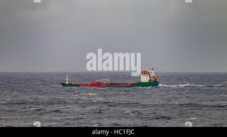 Olio/Cemmical tanker HACI FATMA ANA headingSouith nell'Oceano Atlantico. Foto Stock