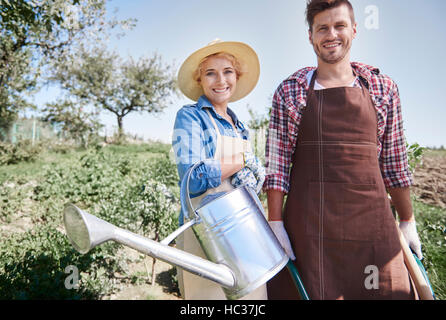 Immagine della coupe gli agricoltori nel loro giardino Foto Stock