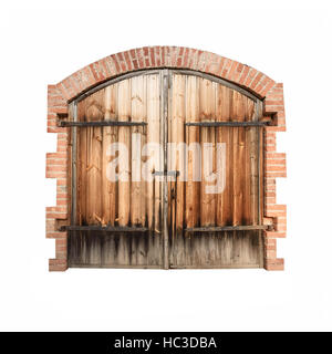 Vecchia porta di legno con elementi in ferro battuto isolati su sfondo bianco Foto Stock