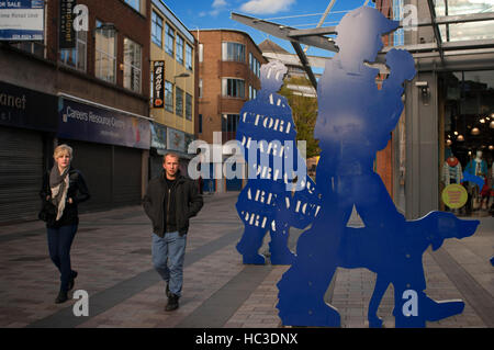 Victoria Square Shopping Centre sculture progettato per attirare gli acquirenti al centro entrata su Ann Street. Victoria Square Shopping Centre. La qua Foto Stock