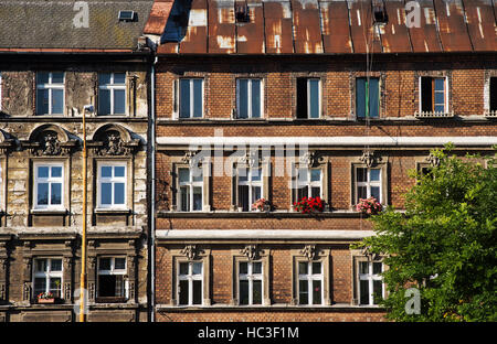 La facciata della vecchia casa in Europa orientale. Wroclaw, Polonia, Europa Foto Stock