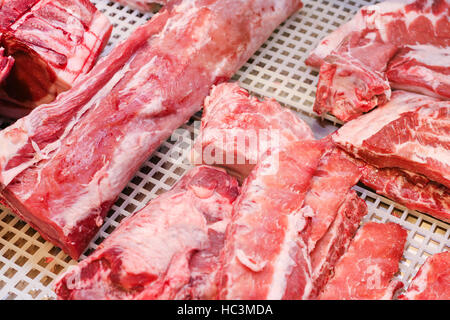 Crudo fresco carne in macelleria nella città di Verona Foto Stock
