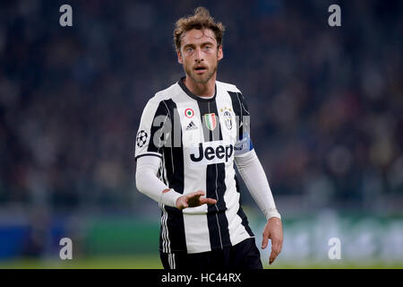 Torino, Italia. Il 7 dicembre, 2016. Claudio Marchisio della Juventus FC gesti durante la UEFA Champions League Gruppo H partita di calcio tra Juventus e GNK Dinamo Zagreb. Credito: Nicolò Campo/Alamy Live News Foto Stock