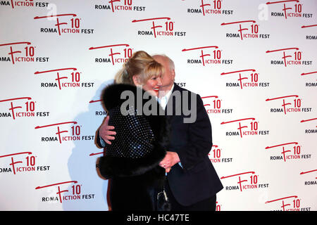 Roma, Italia. 7 dicembre, 2016. Svetlana Erokhin e Richard Dreyfuss assistere alla cerimonia di apertura del Roma Fiction Fest 2016 presso lo Spazio moderno il 7 dicembre 2016 a Roma, Italia. Credito: Fulvio Dalfelli/Alamy Live News Foto Stock