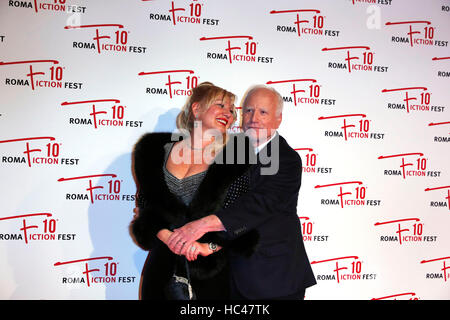 Roma, Italia. 7 dicembre, 2016. Svetlana Erokhin e Richard Dreyfuss assistere alla cerimonia di apertura del Roma Fiction Fest 2016 presso lo Spazio moderno il 7 dicembre 2016 a Roma, Italia. Credito: Fulvio Dalfelli/Alamy Live News Foto Stock