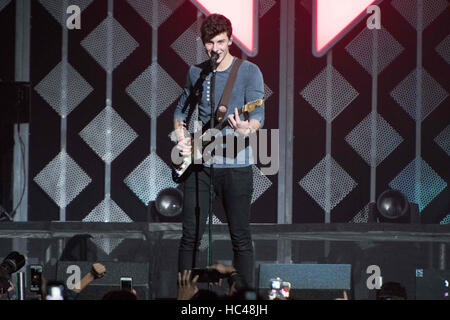 Philadelphia, Pennsylvania, USA. Il 7 dicembre, 2016. SHAWN MENDES, effettuando al Q102 Jingle sferico alla Wells Fargo Center di Philadelphia PA Credito: Ricky Fitchett/ZUMA filo/Alamy Live News Foto Stock