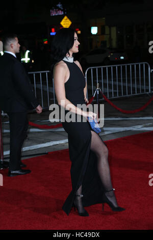 Westwood, ca. 07Th Dec, 2016. Katy Perry arriva alla premiere di Paramount Pictures' 'Ufficio Christmas Party" al Regency Village Theatre il 7 dicembre 2016 a Westwood, California. ( Credito: Parisa Afsahi/Media Punch)./Alamy Live News Foto Stock