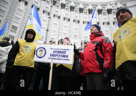 Kiev, Ucraina. L'8 dicembre, 2016. I membri della Federazione dei sindacati di Ucraina ha condotto un'azione su vasta scala con una esigenza di migliorare gli standard sociali Credito: Nazar Furyk/ZUMA filo/Alamy Live News Foto Stock