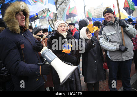 Kiev, Ucraina. L'8 dicembre, 2016. I membri della Federazione dei sindacati di Ucraina ha condotto un'azione su vasta scala con una esigenza di migliorare gli standard sociali Credito: Nazar Furyk/ZUMA filo/Alamy Live News Foto Stock