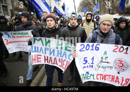 Kiev, Ucraina. L'8 dicembre, 2016. I membri della Federazione dei sindacati di Ucraina ha condotto un'azione su vasta scala con una esigenza di migliorare gli standard sociali Credito: Nazar Furyk/ZUMA filo/Alamy Live News Foto Stock