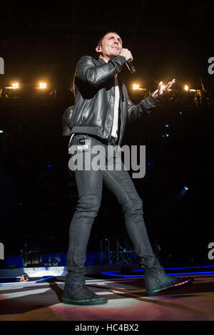 Torino, Italia. 07 dicembre 2016. La Italian pop-rock band MODA' esegue dal vivo sul palco a PalaAlpitour durante la 'passione Maledetta - Palasport 2016 Tour' Credito: Rodolfo Sassano/Alamy Live News Foto Stock