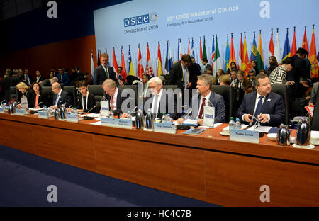 Amburgo, Germania. L'8 dicembre, 2016. Xxiii Consiglio Ministeriale OSCE in Hamburg Credito: Ognjen Stevanovic/Alamy Live News Foto Stock