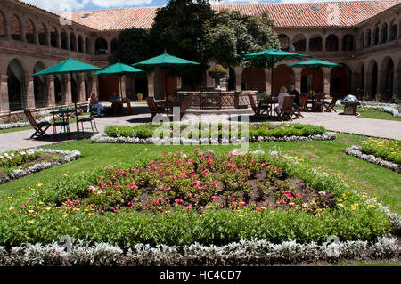 Monasterio Hotel si stabilì in un monastero del XVI secolo. Il Perù, Provincia di Cuzco, Cuzco, patrimonio mondiale dell UNESCO, Plaza de Las Nazarenas. Il cuore del caldo Foto Stock