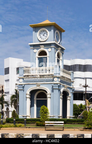 La torre dell orologio nella città di Phuket, Tailandia Foto Stock