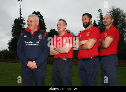 Warren Gatland (sinistra) con i membri del suo personale di coaching (da sinistra a destra) Rob Howley, Andy Farrell e Steve Borthwick in seguito ad una conferenza stampa per annunciare il 2017 Britannica e Irlandese di coaching Lions personale al Carlton House, Dublino. Foto Stock