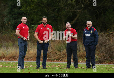 Warren Gatland (a destra) con i membri del suo personale di coaching (da sinistra) Steve Borthwick, Andy Farrell e Rob Howley in seguito ad una conferenza stampa per annunciare il 2017 Britannica e Irlandese di coaching Lions personale al Carlton House, Dublino. Foto Stock