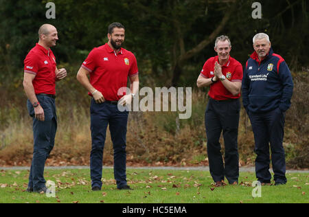 Warren Gatland (a destra) con i membri del suo personale di coaching (da sinistra) Steve Borthwick, Andy Farrell e Rob Howley in seguito ad una conferenza stampa per annunciare il 2017 Britannica e Irlandese di coaching Lions personale al Carlton House, Dublino. Foto Stock