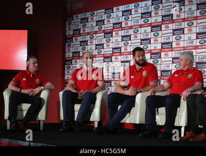 Warren Gatland (a destra) con i membri del suo personale di coaching (da sinistra) Rob Howley, Steve Borthwick e Andy Farrell durante una conferenza stampa per annunciare il 2017 Britannica e Irlandese di coaching Lions personale al Carlton House, Dublino. Foto Stock